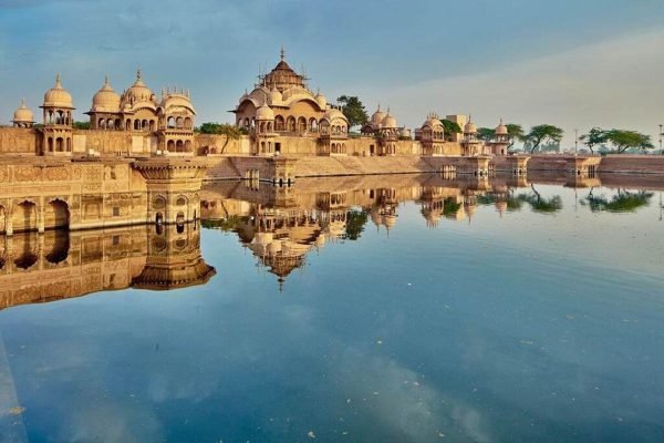 Kusum Sarovar - ancient Indian worship place, big abandoned complex of temples near Vrindavan.