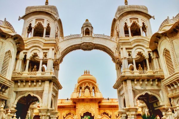 iskon-temple-in-vrindawan-scaled